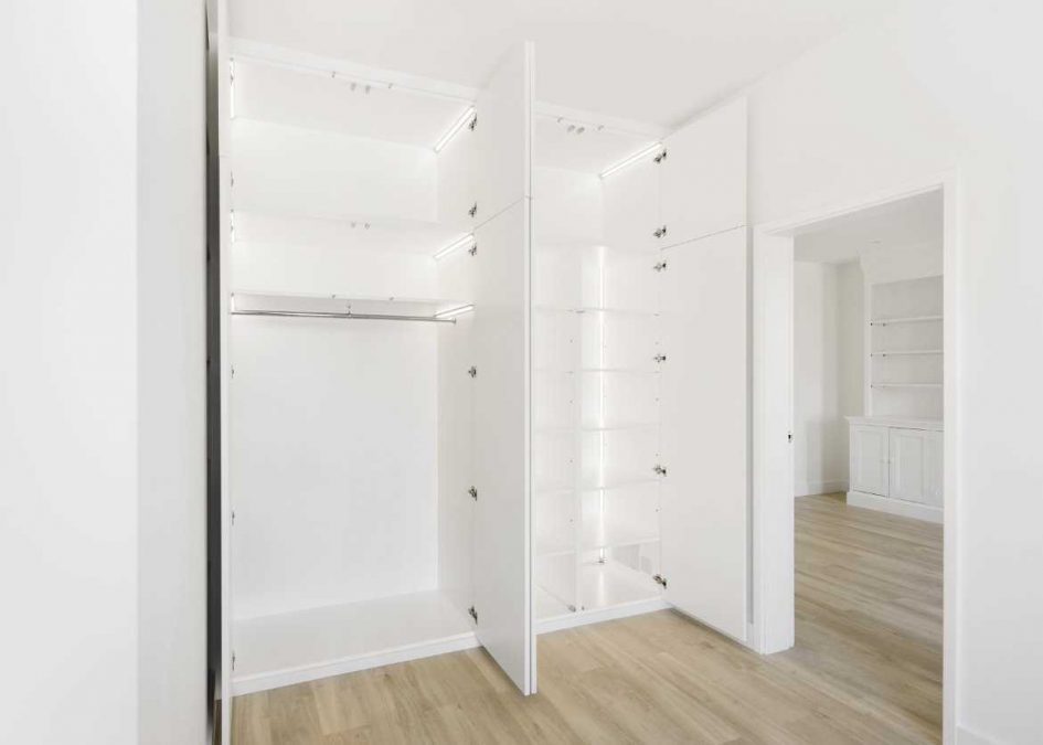 Built in wardrobe with lights